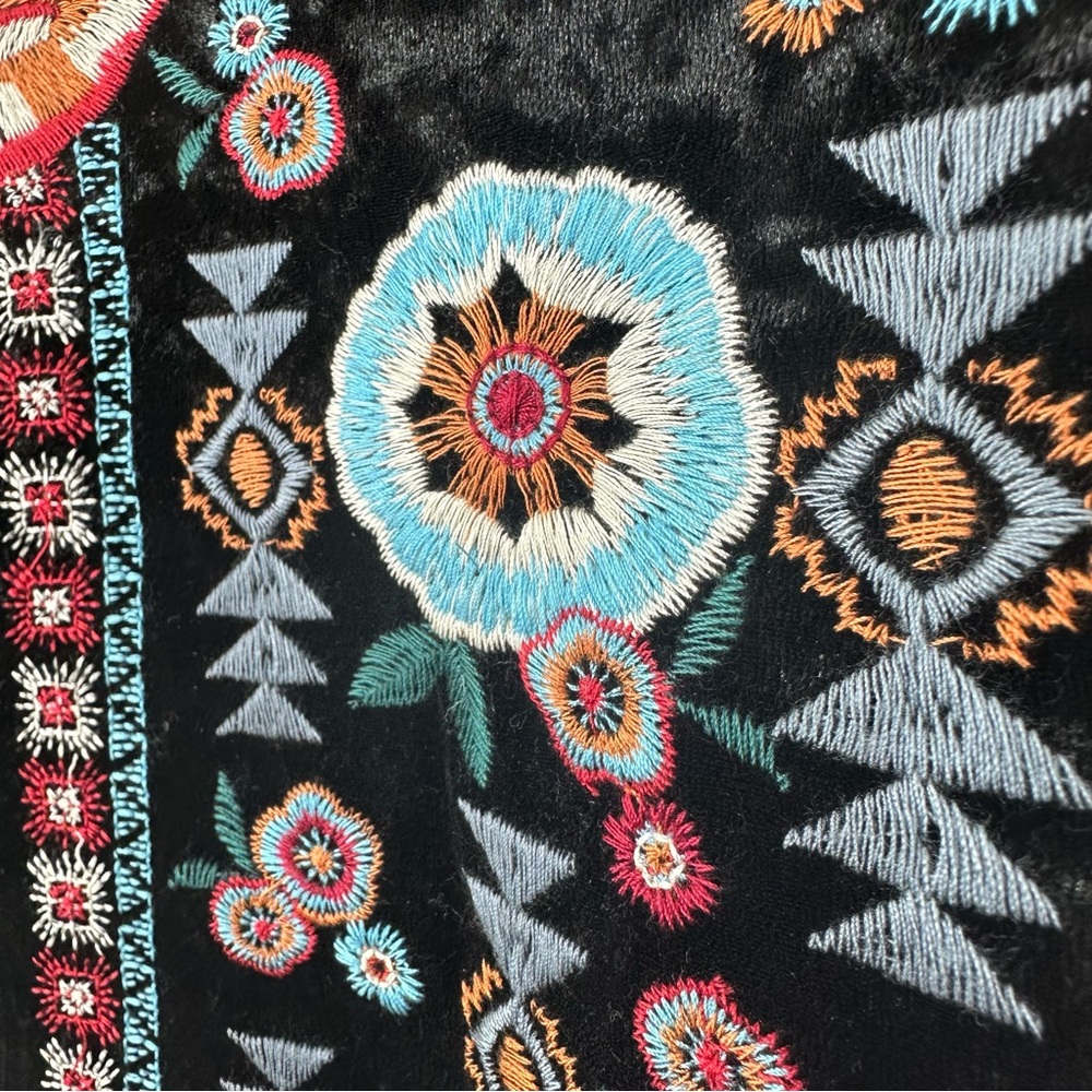 John Mark Womens Boho Black Velvet Bat Wing Top Sz S/M Floral Embroidered NWT - Picture 3 of 9